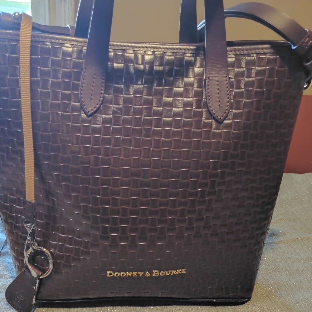 ❤️Dooney & Bourke Dark Brown Woven Tote❤️